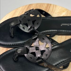 Pierre Dumas Black Cutout Dressy  Flip Flop Sandals Size 9